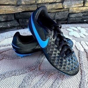 💚Nike Tiempo youth cleats size 4.5Y
